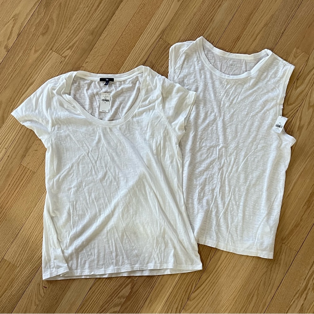 (2) NWT Gap Women’s Tops Size: XL
